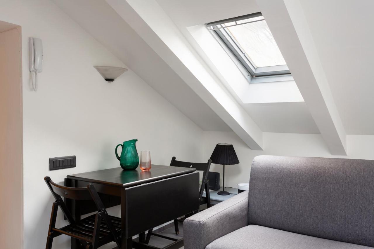 1 Bedroom & 1 Living Apt - Duomo 7 *