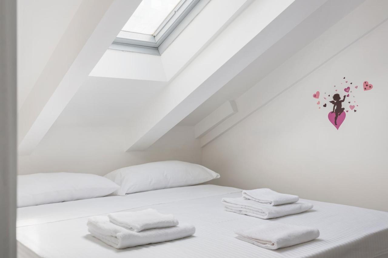 1 Bedroom & 1 Living Apt - Duomo 7 *